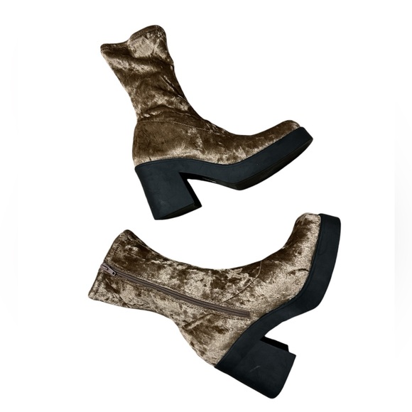 Steve Madden Klayton Boot In Mushroom Velvet - Picture 9 of 14